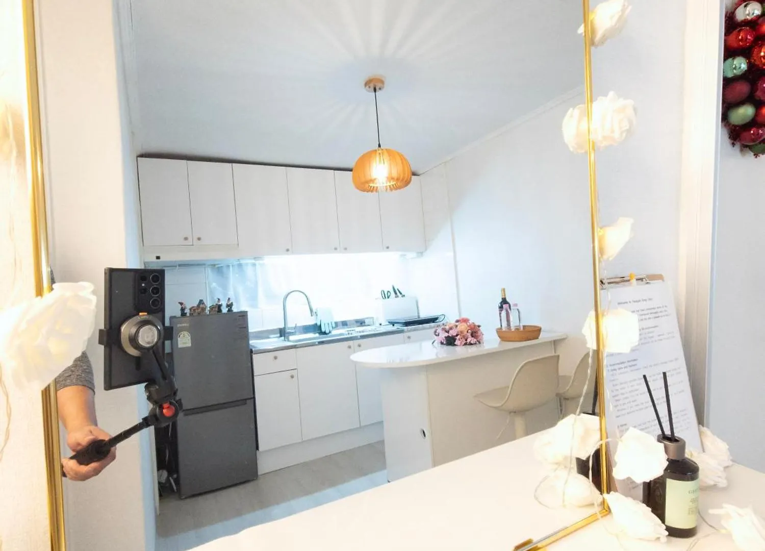 Cozy 2-Room Accommodation, 5 Minutes Walk From Hwagok Station, Close To Gimpo Airport, Hongdae, And Kbs Arena Seoul 0*,