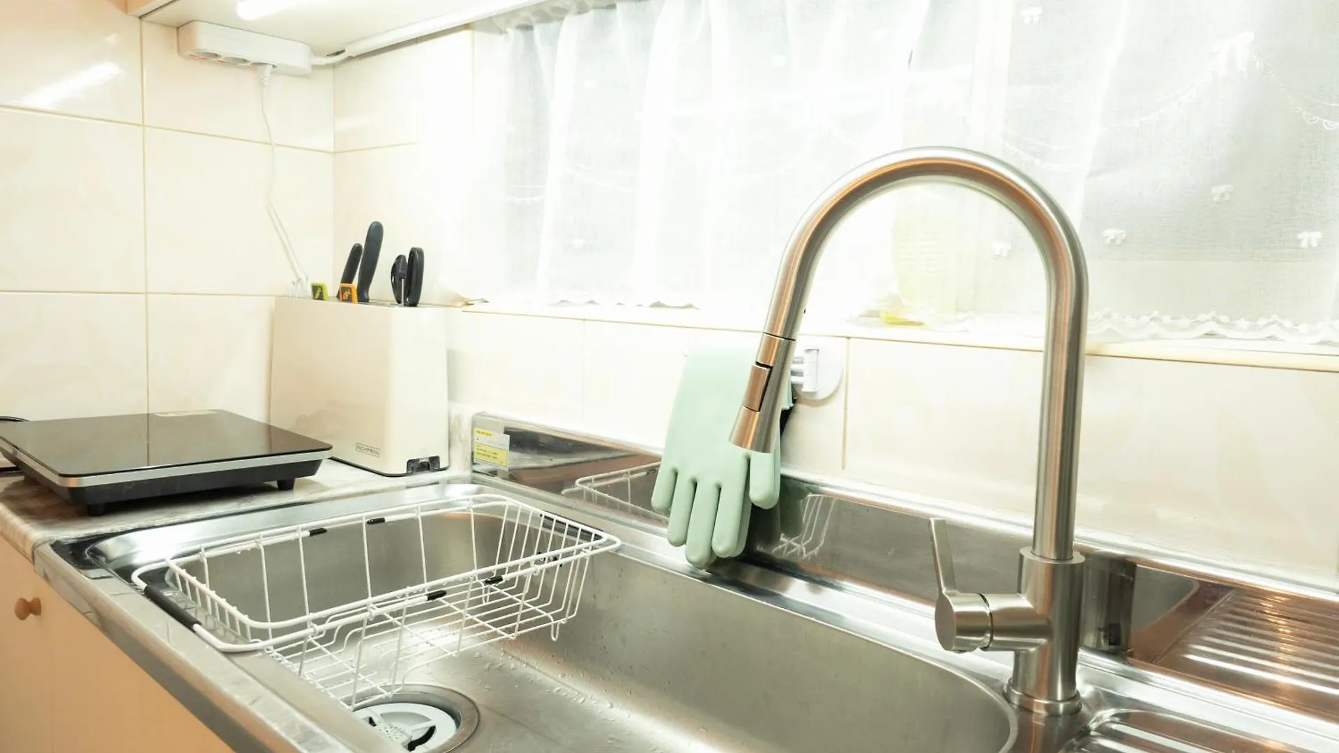 Cozy 2-Room Accommodation, 5 Minutes Walk From Hwagok Station, Close To Gimpo Airport, Hongdae, And Kbs Arena Seoul
