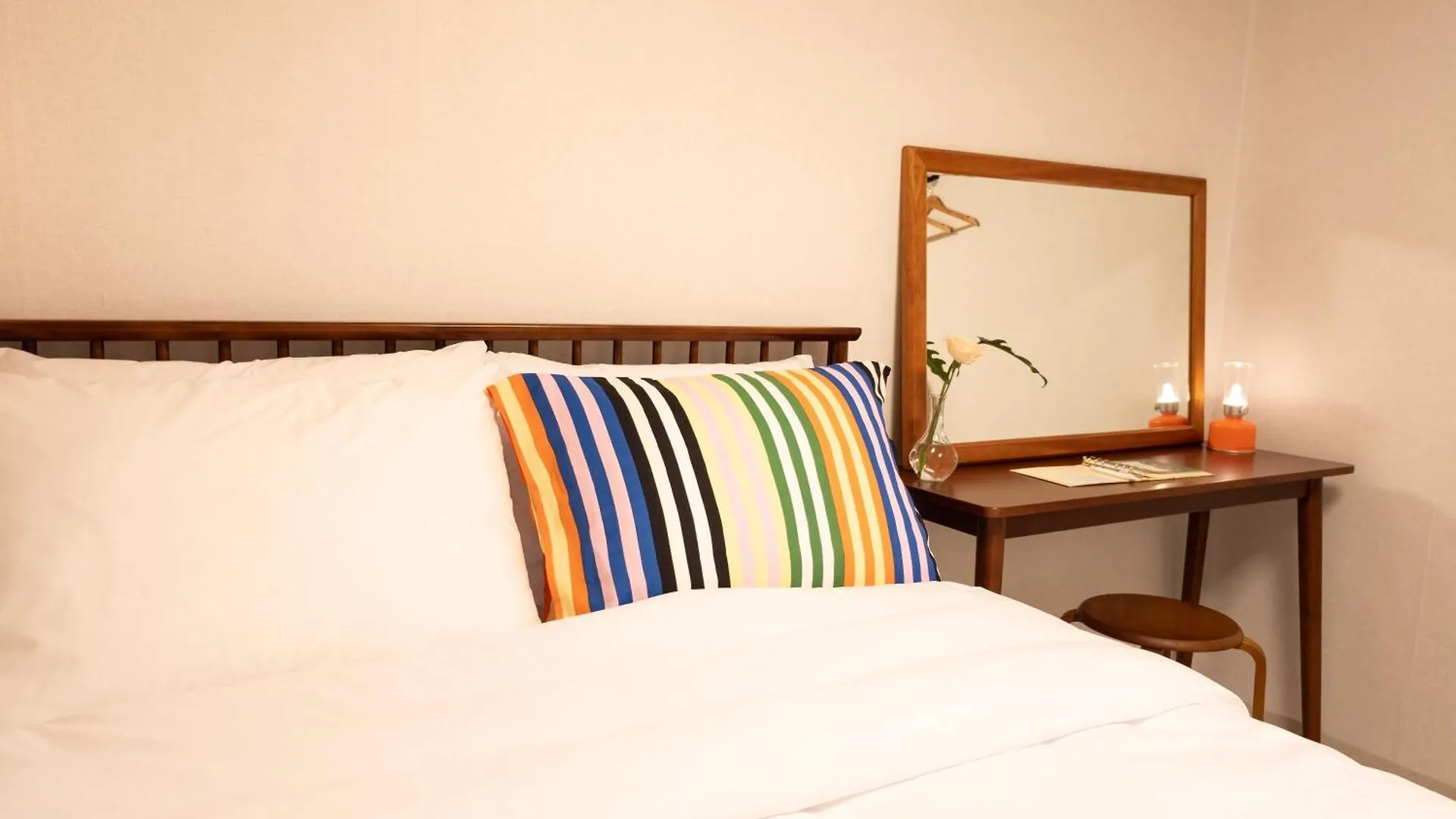 Apartment Cozy 2-Room Accommodation, 5 Minutes Walk From Hwagok Station, Close To Gimpo Airport, Hongdae, And Kbs Arena Seoul