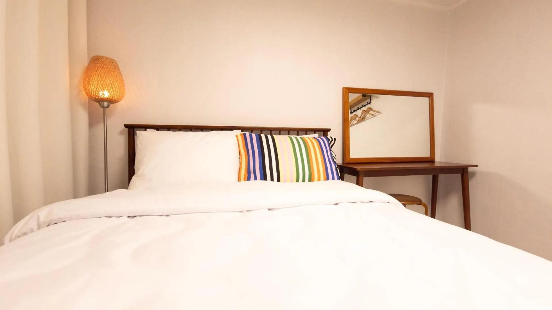 Cozy 2-Room Accommodation, 5 Minutes Walk From Hwagok Station, Close To Gimpo Airport, Hongdae, And Kbs Arena Seoul 0*,