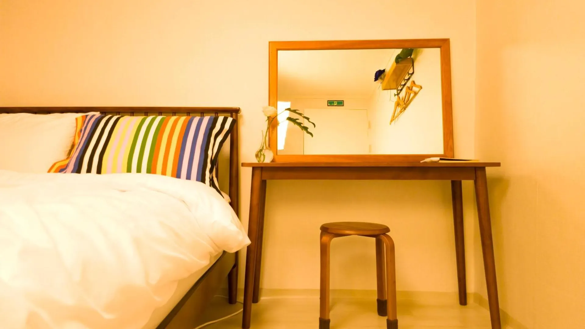 Cozy 2-Room Accommodation, 5 Minutes Walk From Hwagok Station, Close To Gimpo Airport, Hongdae, And Kbs Arena Seoul