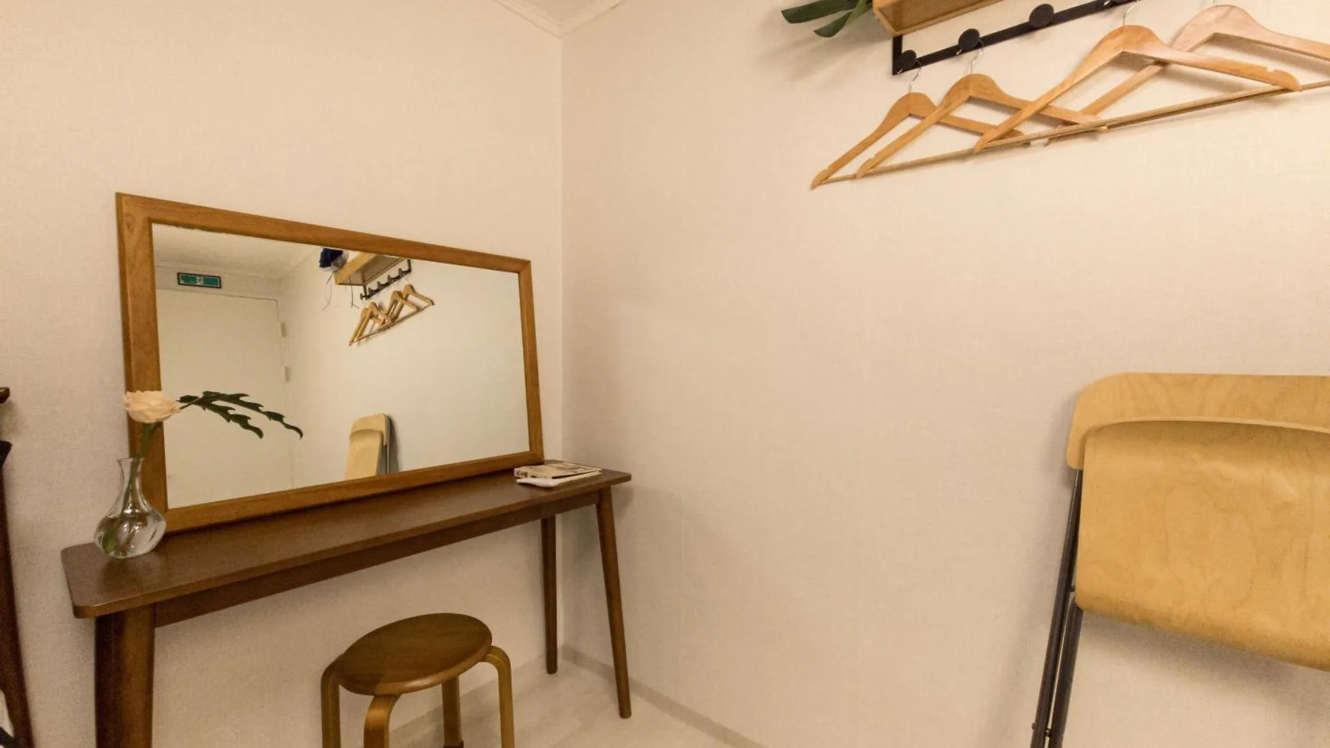 Cozy 2-Room Accommodation, 5 Minutes Walk From Hwagok Station, Close To Gimpo Airport, Hongdae, And Kbs Arena Seoul