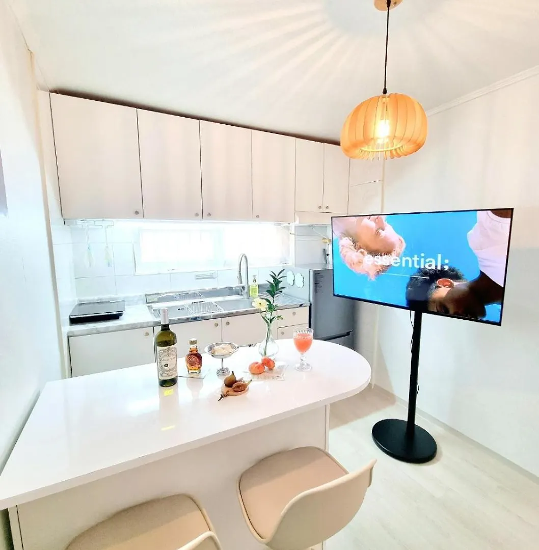 Cozy 2-Room Accommodation, 5 Minutes Walk From Hwagok Station, Close To Gimpo Airport, Hongdae, And Kbs Arena Séoul
