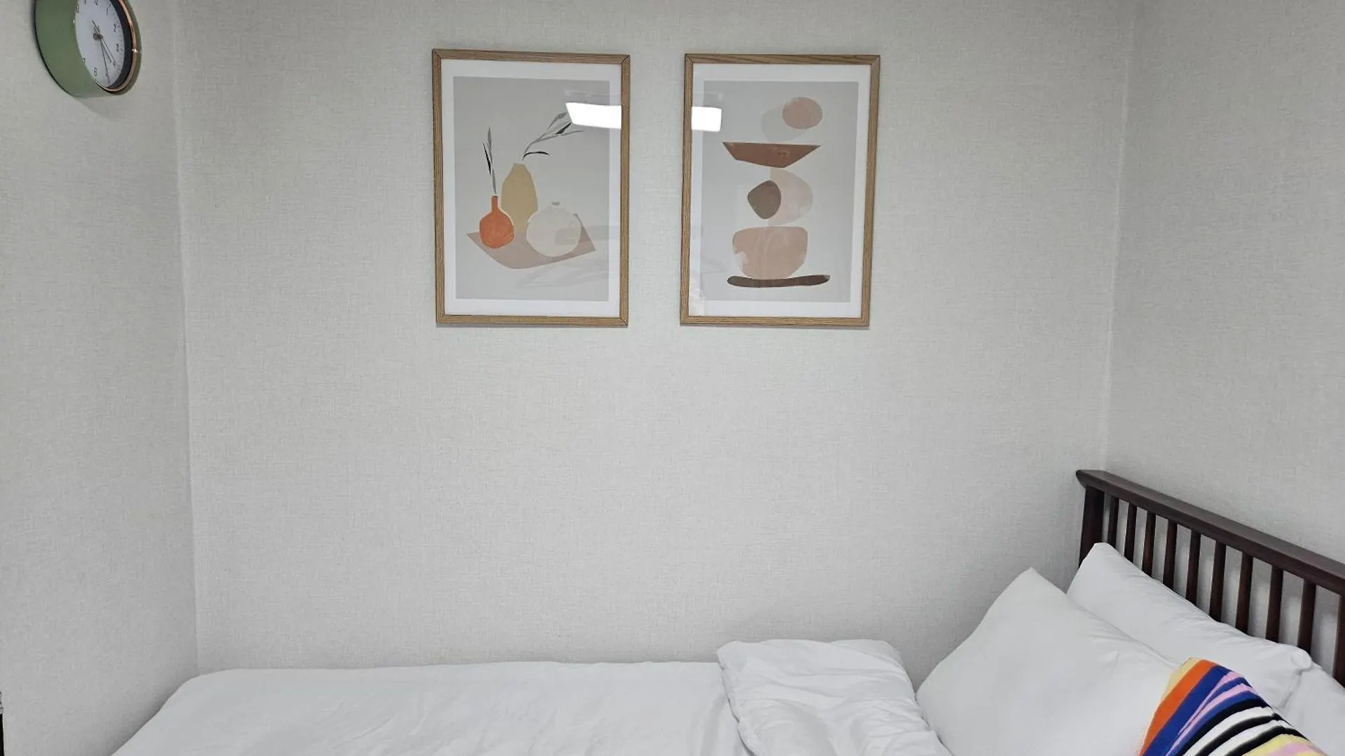 Cozy 2-Room Accommodation, 5 Minutes Walk From Hwagok Station, Close To Gimpo Airport, Hongdae, And Kbs Arena Seoul South Korea