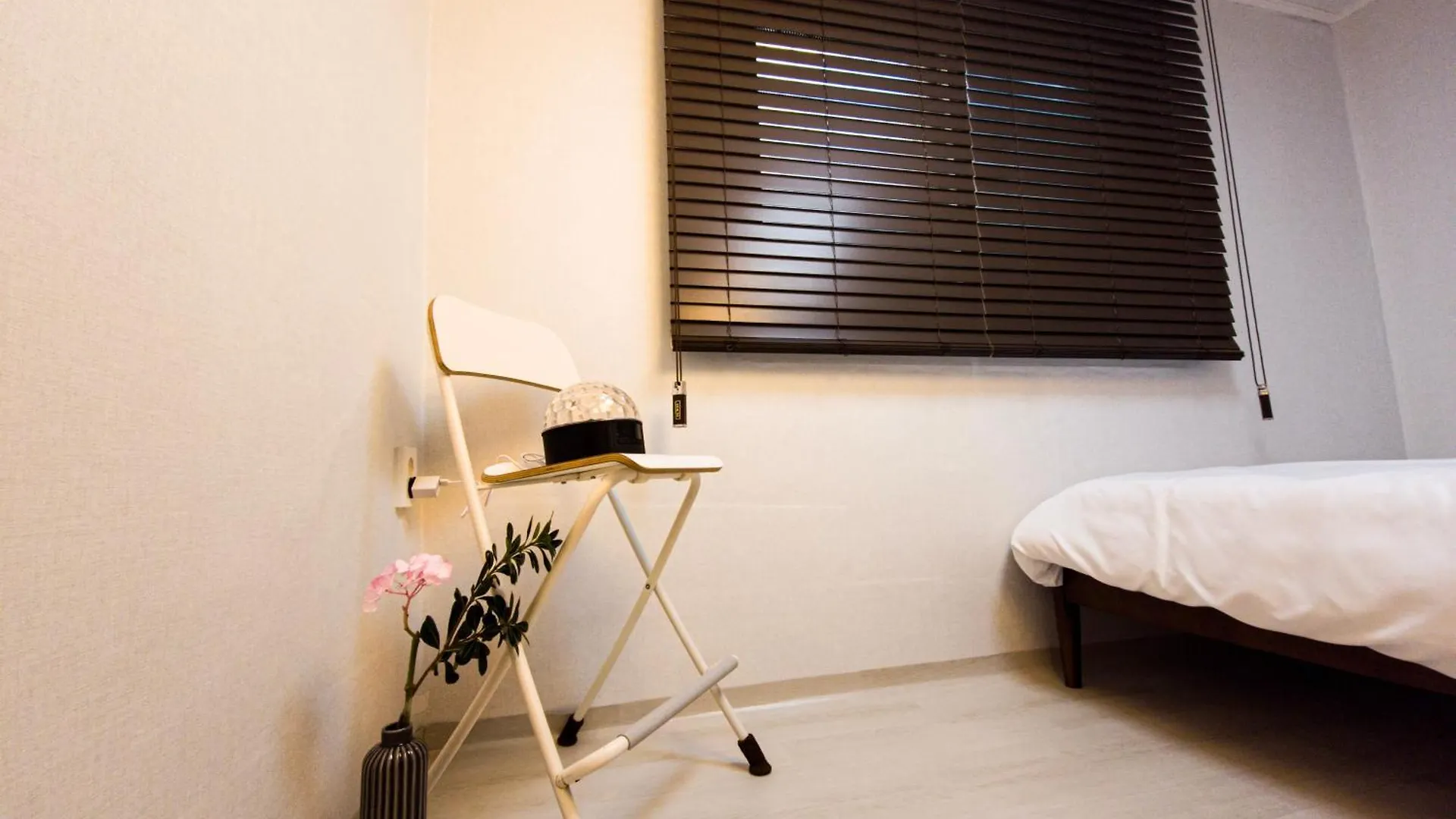 Cozy 2-Room Accommodation, 5 Minutes Walk From Hwagok Station, Close To Gimpo Airport, Hongdae, And Kbs Arena Seoul Apartment