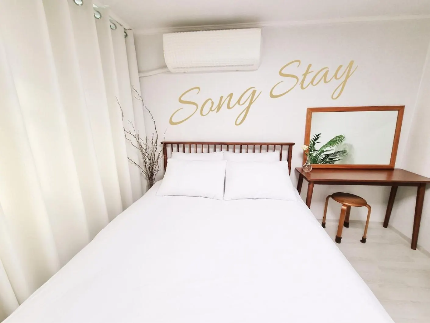 Cozy 2-Room Accommodation, 5 Minutes Walk From Hwagok Station, Close To Gimpo Airport, Hongdae, And Kbs Arena Seoul